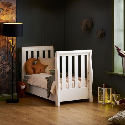 Obaby Stamford Luxe Sleigh Cot Bed White – Cots & Cot Beds - Baby Travel