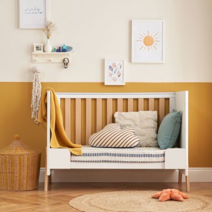 Tutti Bambini Fuori Mini Cot Bed White/Light Oak – Cots & Cot Beds - Baby Travel