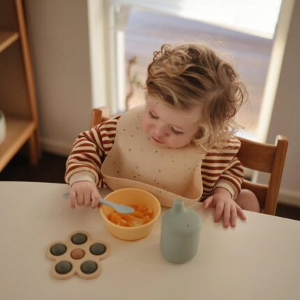 Mushie Flower Press Toy - Dried Thyme/Natural/Shifting Sand