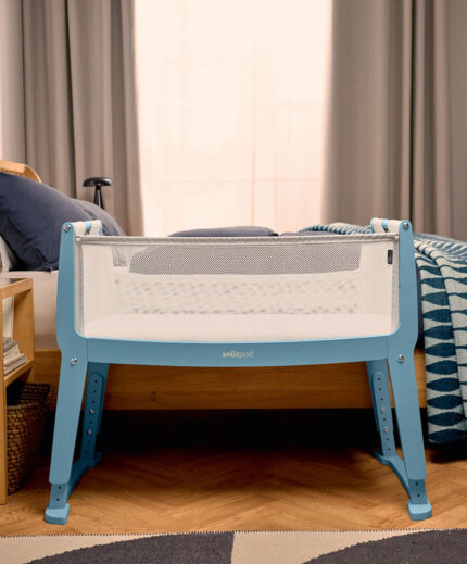 SnuzPod Studio Bedside Crib – Santorini Sky Blue